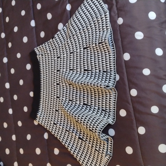 Bebe Black & White Mini Skirt - Picture 2 of 8